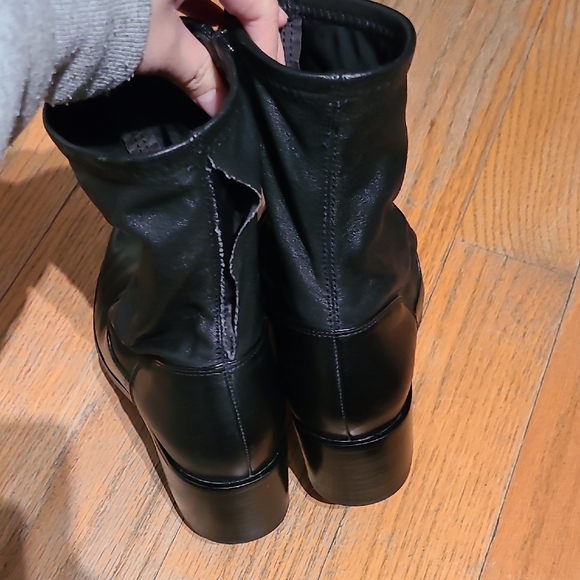 Clarks Poise Leah Black Leather Bootie - Picture 4 of 7